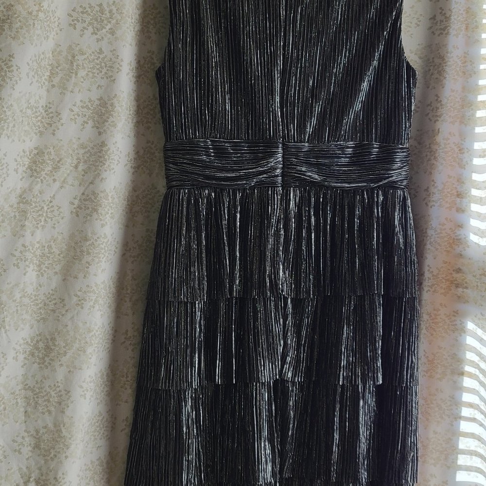 Dresses - Picture 2 of 2
